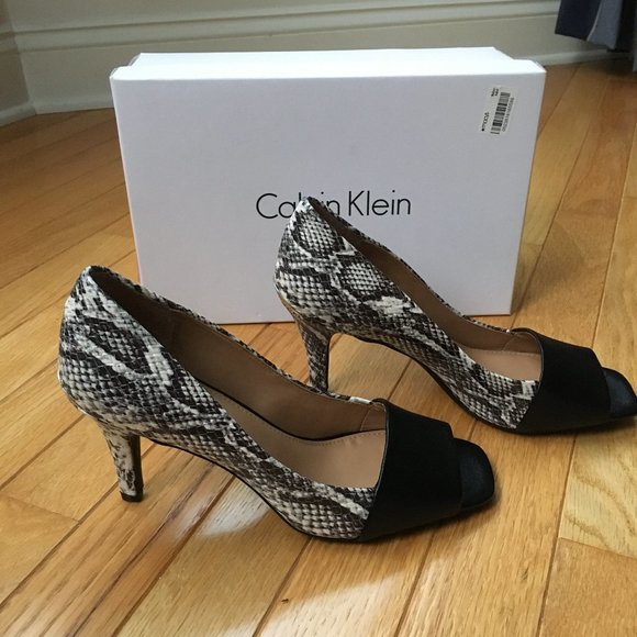 Calvin Klein Nareen Heel - Black and White Leather Snack Print Peep Toe Size 6 - Picture 5 of 9